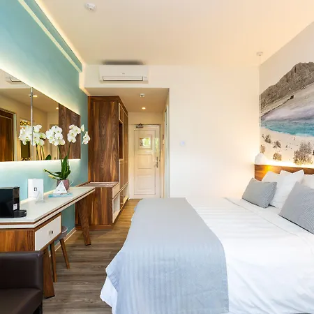 Atrium Ambiance (adults Only)
